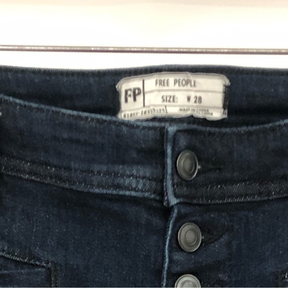 Free People 28x32 Kaye Button Fly Slim Flare Jeans Dark Indigo Wash 0303 - Picture 9 of 9